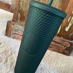 NEW ✨Starbucks Winter 2022 Dark Green Emerald Venti 24oz Studded Tumbler